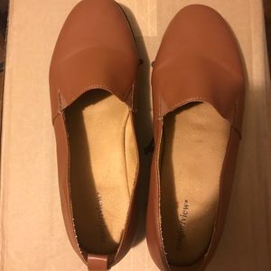 Pre-Owned Comfortview 10 1/2 WW Flats